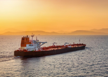 Oil on the Move: Supertanker Carrying Iraqi Crude Leaves Persian Gulf as High-Stakes Talks Continue